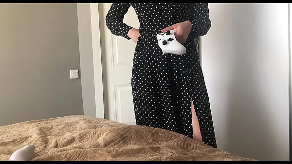 Step sister couldn't masturbate with gamepad and replaced it with her stepbrother's cock